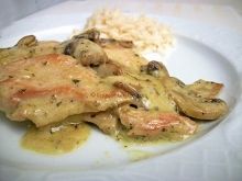 Chicken with cream and mushrooms