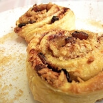 Cinnamon-scented apple Danish