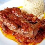 Quails in tomato and red wine sauce